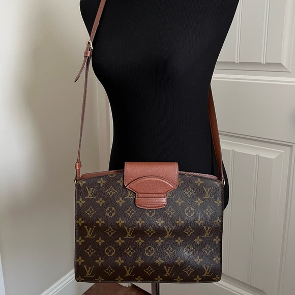 Authentic Louis Vuitton Courcelles Shoulder Bag/ Crossbody - Picture 2 of 15